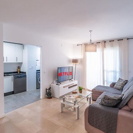 Casa Playa Guadalmar, Beautiful Apartment In Front Of The Sea, Wifi, Ac, Smart Tv, Private Parking Malaga Bagian luar foto