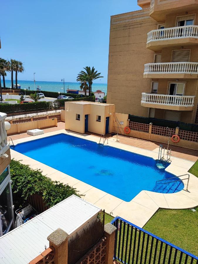 Casa Playa Guadalmar, Beautiful Apartment In Front Of The Sea, Wifi, Ac, Smart Tv, Private Parking Malaga Bagian luar foto