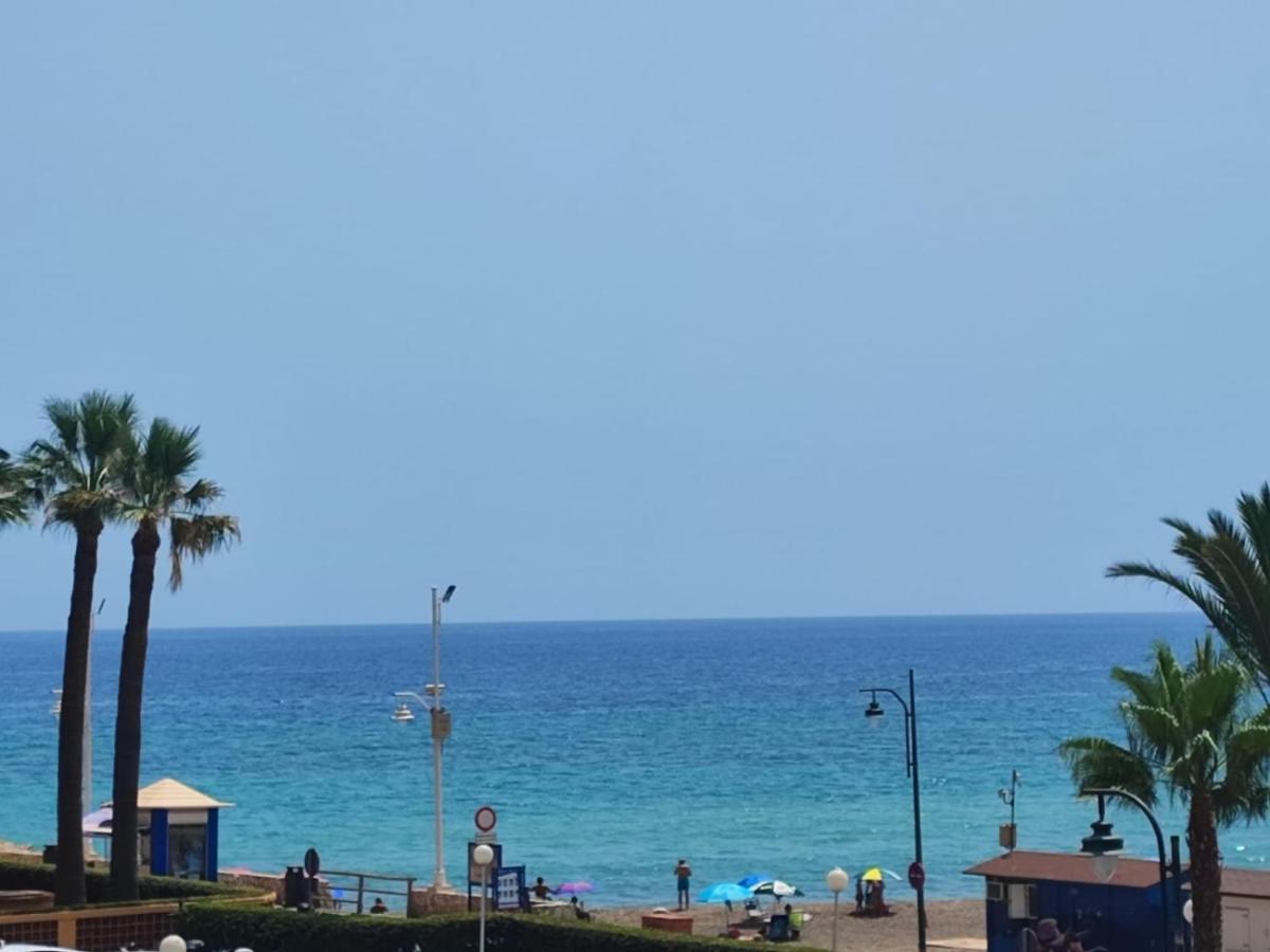 Casa Playa Guadalmar, Beautiful Apartment In Front Of The Sea, Wifi, Ac, Smart Tv, Private Parking Malaga Bagian luar foto