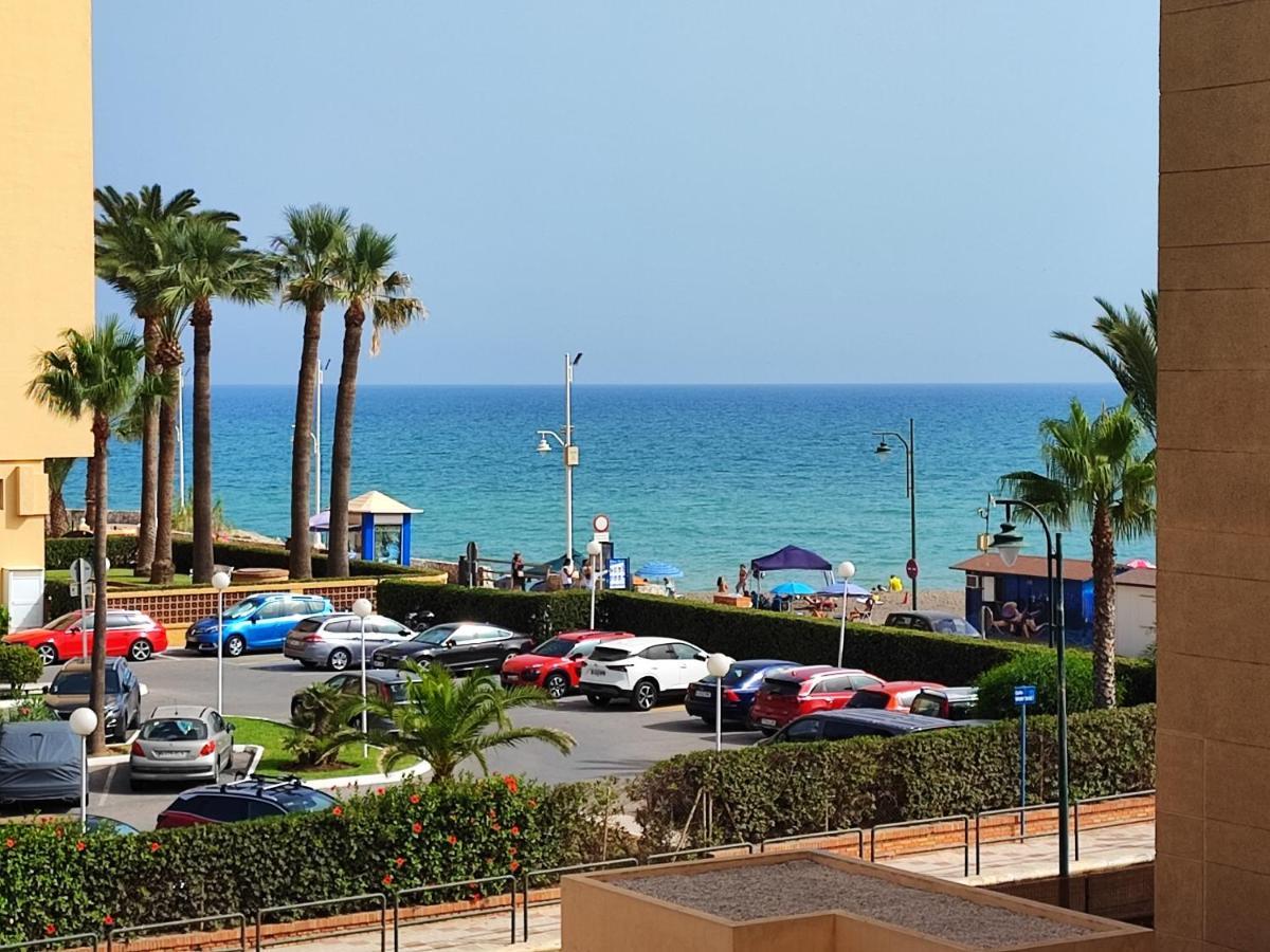 Casa Playa Guadalmar, Beautiful Apartment In Front Of The Sea, Wifi, Ac, Smart Tv, Private Parking Malaga Bagian luar foto