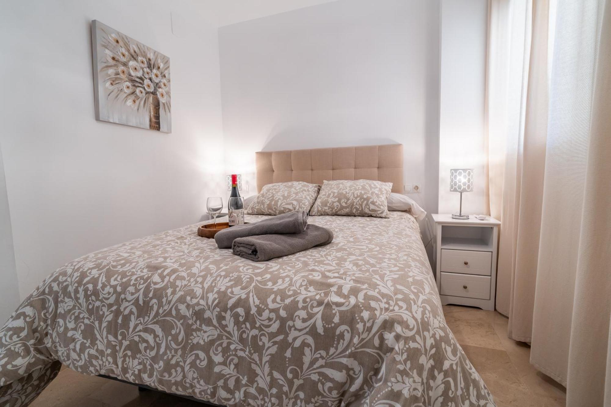 Casa Playa Guadalmar, Beautiful Apartment In Front Of The Sea, Wifi, Ac, Smart Tv, Private Parking Malaga Bagian luar foto