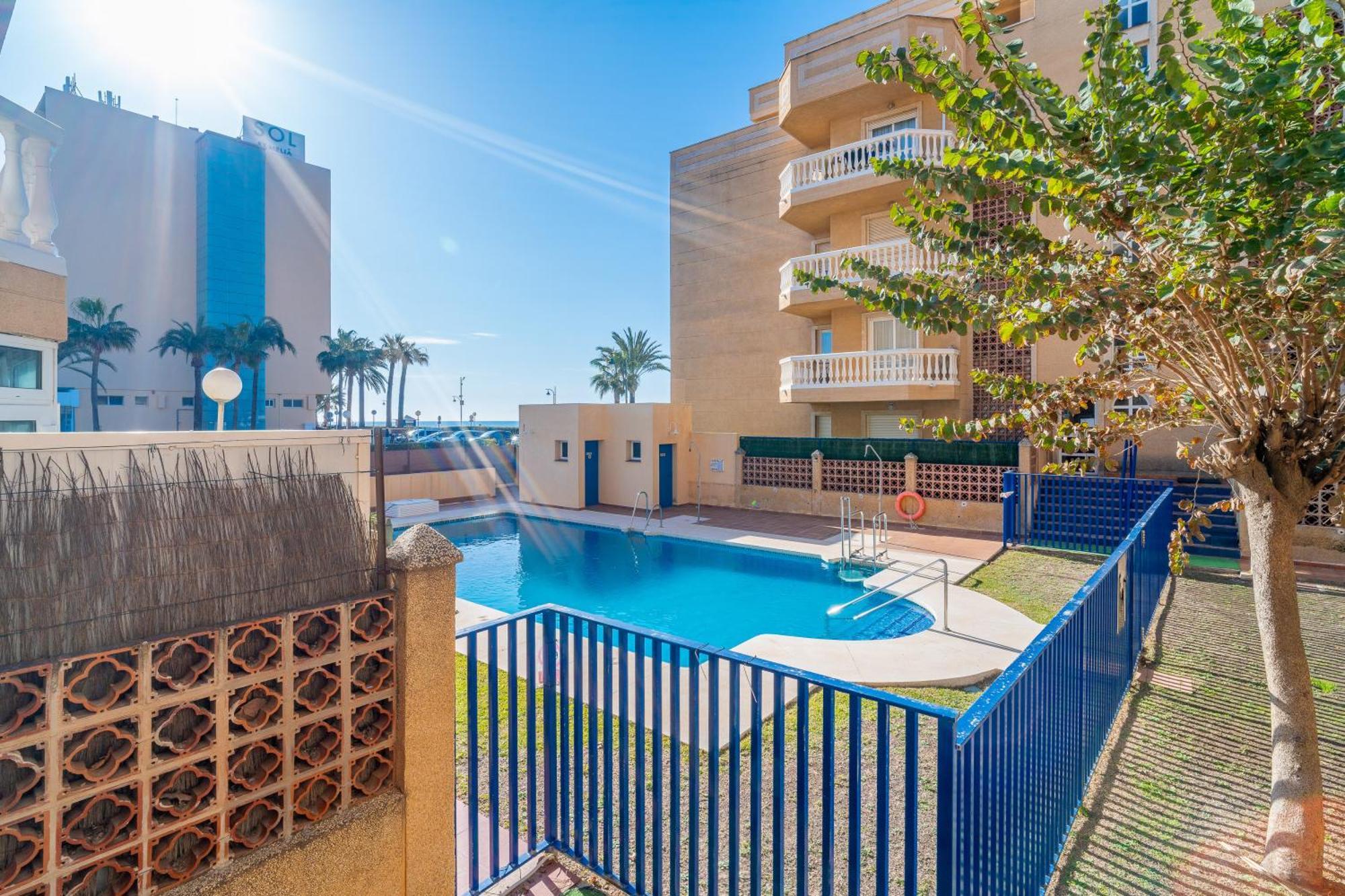 Casa Playa Guadalmar, Beautiful Apartment In Front Of The Sea, Wifi, Ac, Smart Tv, Private Parking Malaga Bagian luar foto