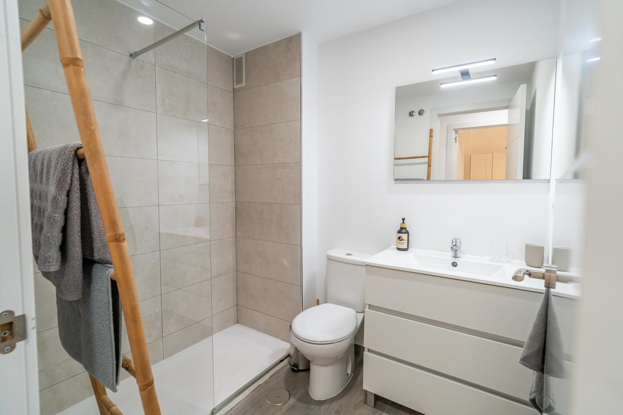 Casa Playa Guadalmar, Beautiful Apartment In Front Of The Sea, Wifi, Ac, Smart Tv, Private Parking Malaga Bagian luar foto