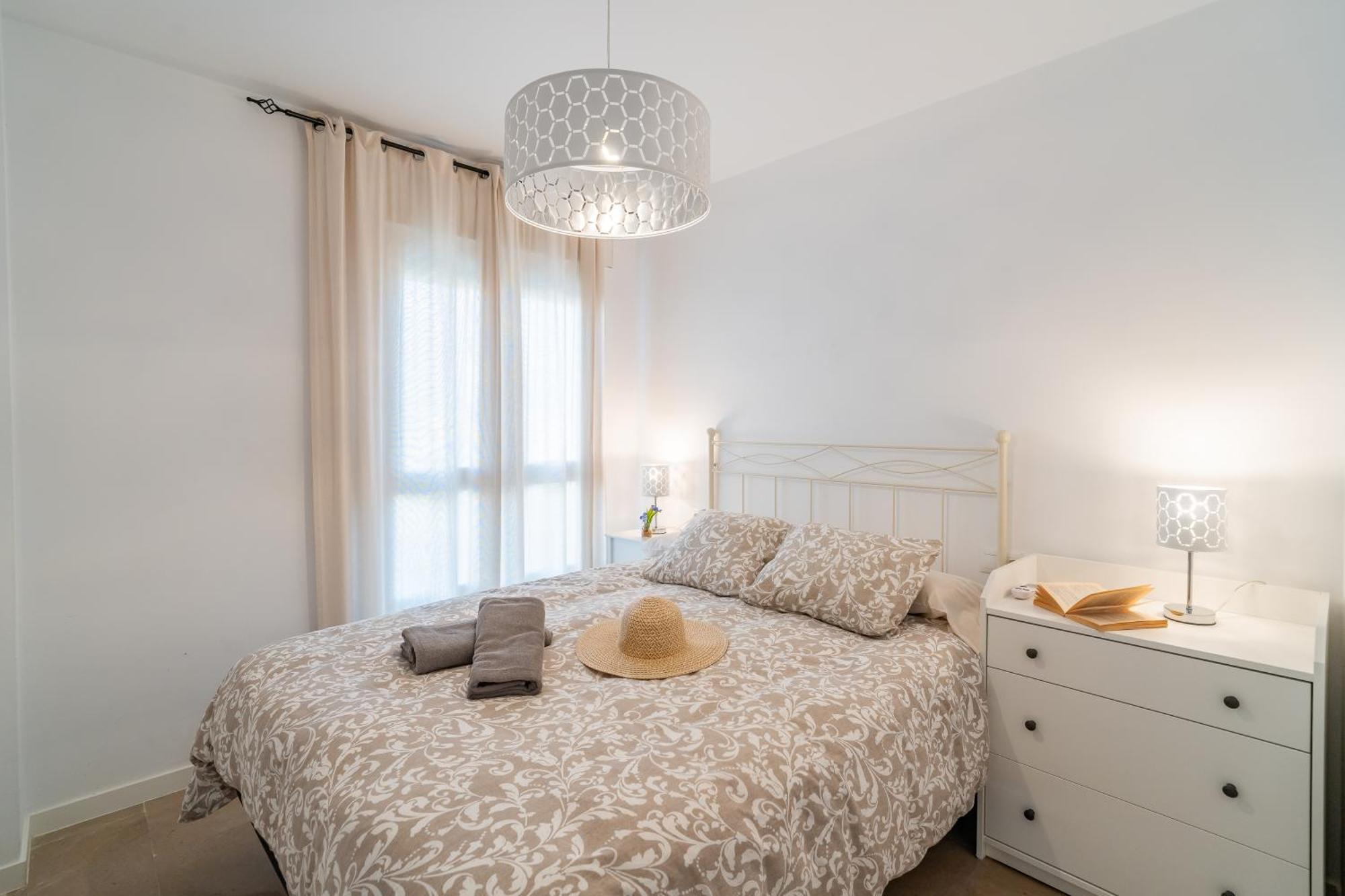 Casa Playa Guadalmar, Beautiful Apartment In Front Of The Sea, Wifi, Ac, Smart Tv, Private Parking Malaga Bagian luar foto